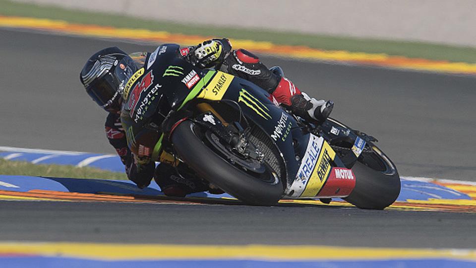 Test rider tim Monster Energy Yamaha, Jonas Folger sedang mempertimbangkan untuk kembali ke Moto2 usai mengalami masa depan yang tak menentu di MotoGP. - INDOSPORT